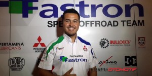 Rifat Sungkar mendapat dukungan dari Pertamina Fastron di dua seri terakhir Kejurnas Speed Offroad 2015.(kpc)