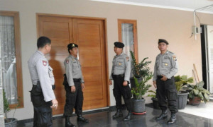 Foto : Suasana Pengamanan di Rumah Marudut di Jalan Sambu, Selasa (1/3/16).