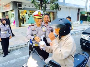 kasat lantas bagi takjil - siaganews.id