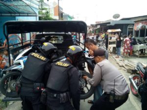ANGGOTA BRIMOB DAN POLSEK SENAPELAN