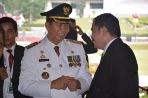 Walikota Firdaus berbincang di sela kegiatan Pengukuhan Pamong Praja Muda IPDN Angkatan XXIII. - See more at: http://www.pekanbaru.go.id/berita/berita-pemko/4208-walikota-firdaus-siap-inplementasi-revolusi-mental-birokrasi