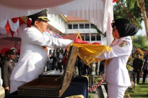 Walikota Pekanbaru Firdaus Menjadi Inspektur HUT RI ke 71 (hms)