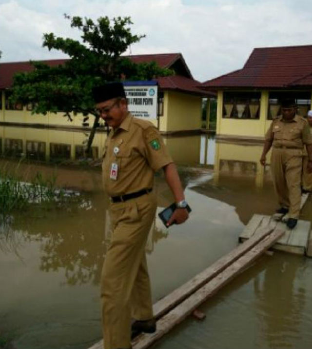 Sekolah Digenangi Air, Proses Belajar Mengajar Tetap Berlangsung