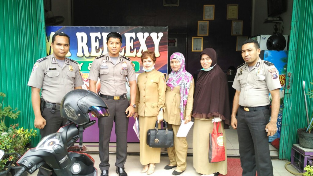Bhabinkamtibmas Polsek Bukit Raya Bersama Puskesmas Garuda Cek Kesehatan Karyawan Tempat Refleksi