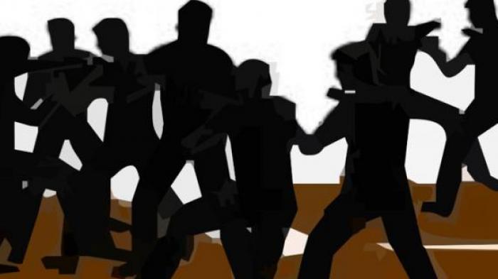 Setelah para tokoh masyarakat dikumpulkan, akhirnya kedua kelompok berdamai