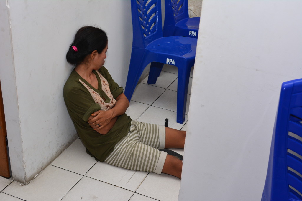 Paksa Sang Anak Untuk Mengemis, Perempuan Kejam Ini Malah Todongkan Pisau Kepada Petugas