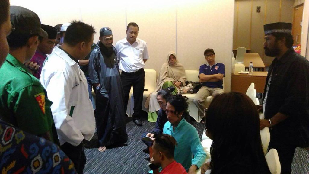 Kegiatan Workshop Waria Di Bubarkan FPI