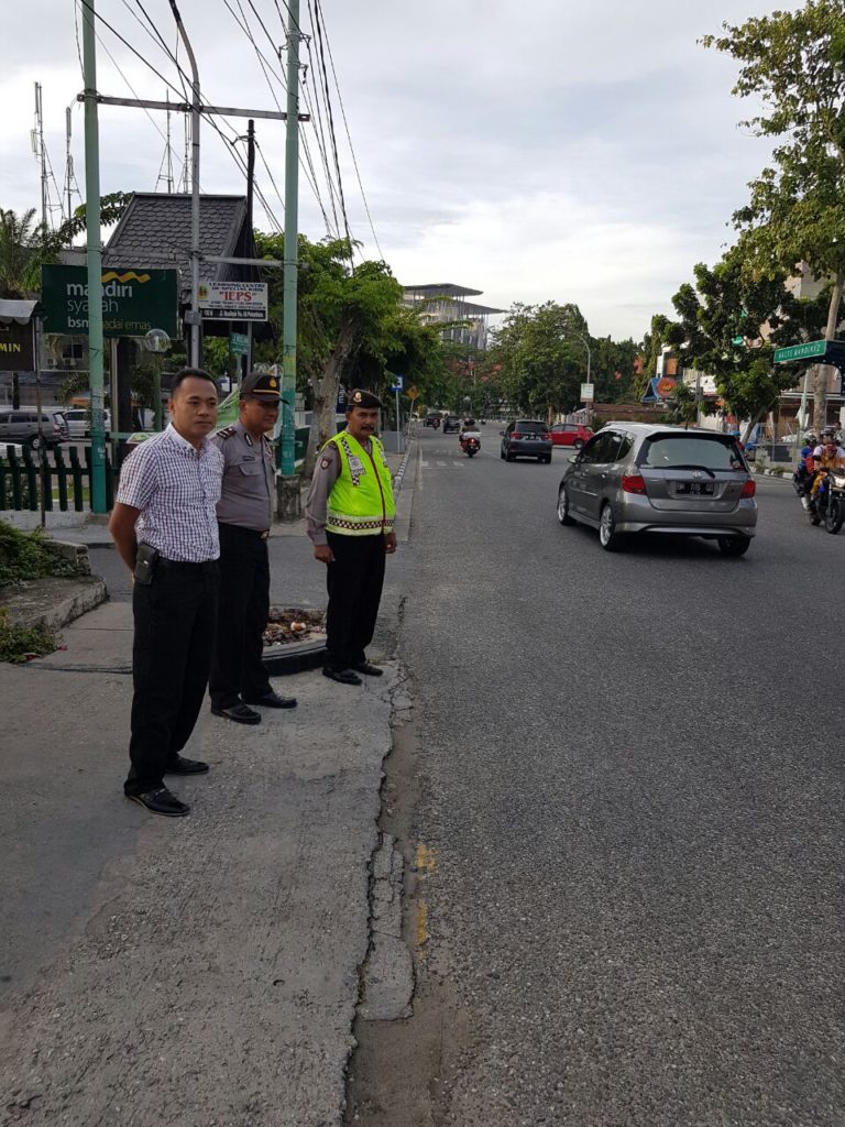 Selain polisi berseragam, Polisi berpakaian sipil pun ikut dikerahkan untuk jaga simpul pagi siaganews.id