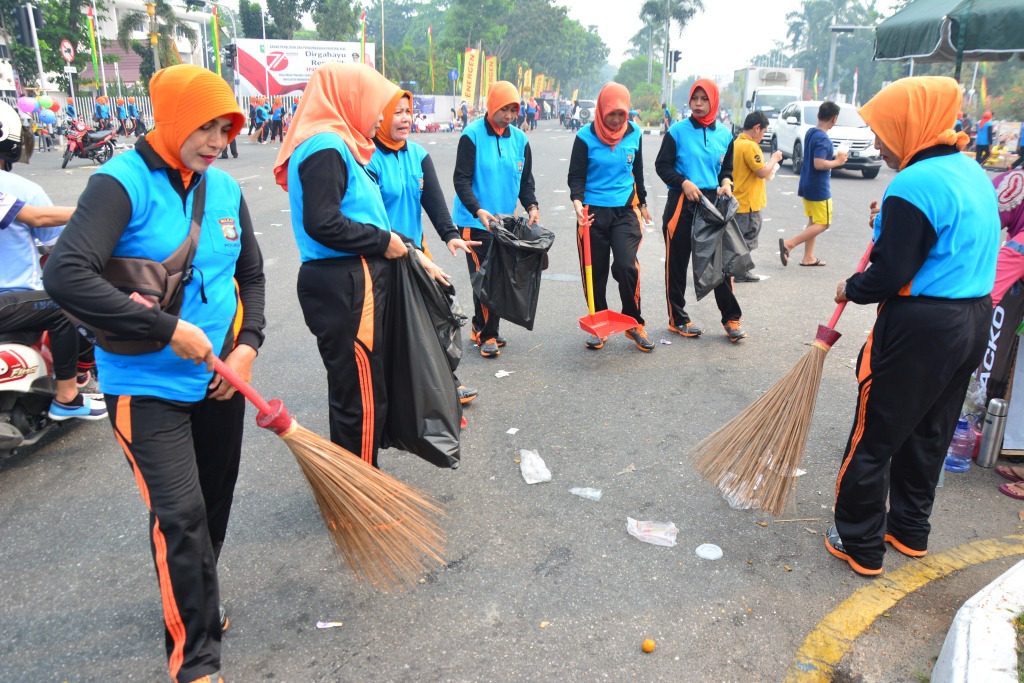 Dipimpin Kompol Zurinis, Polwan Polresta Kompak Gotong Royong Di Area CFD