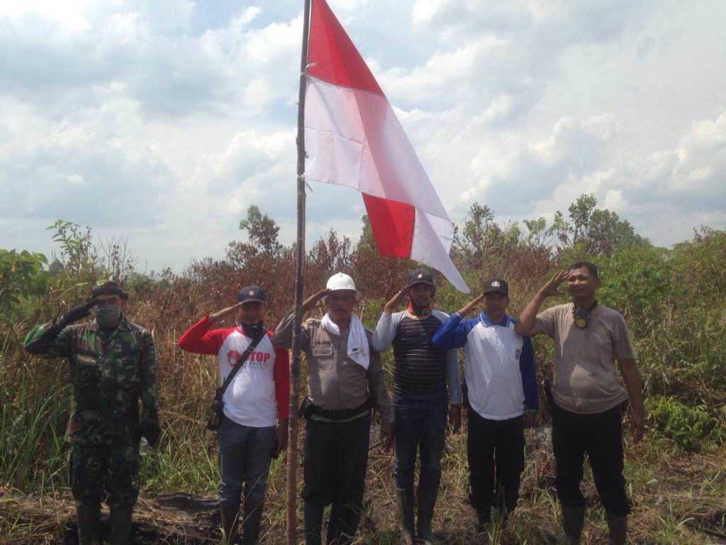 Pekatnya Asap, Satgas Karlahut Lakukan Upacara Bendera Menyambut Hari Kemerdekaan