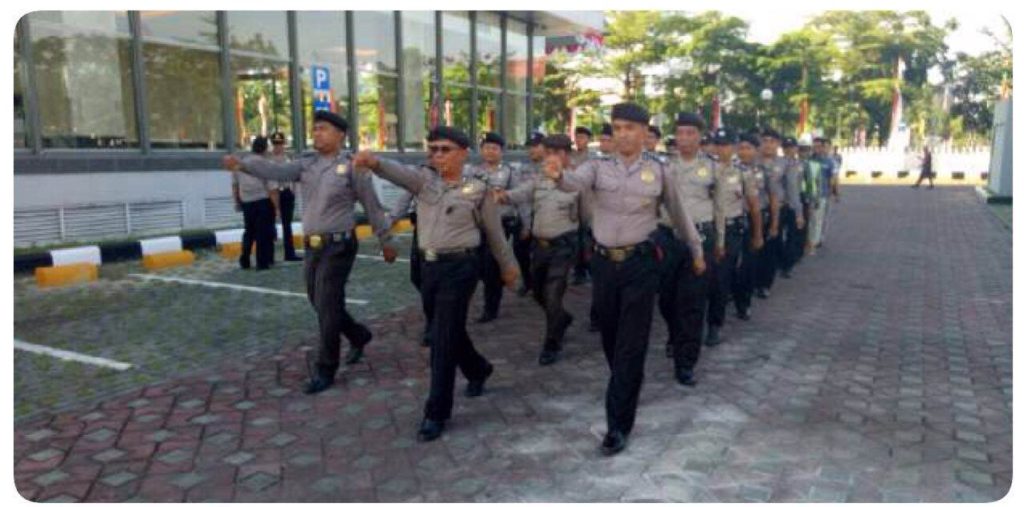 Apel Diluar Mako, Personil Polsek Pekanbaru Kota Latihan PBB Dilapangan Parkir