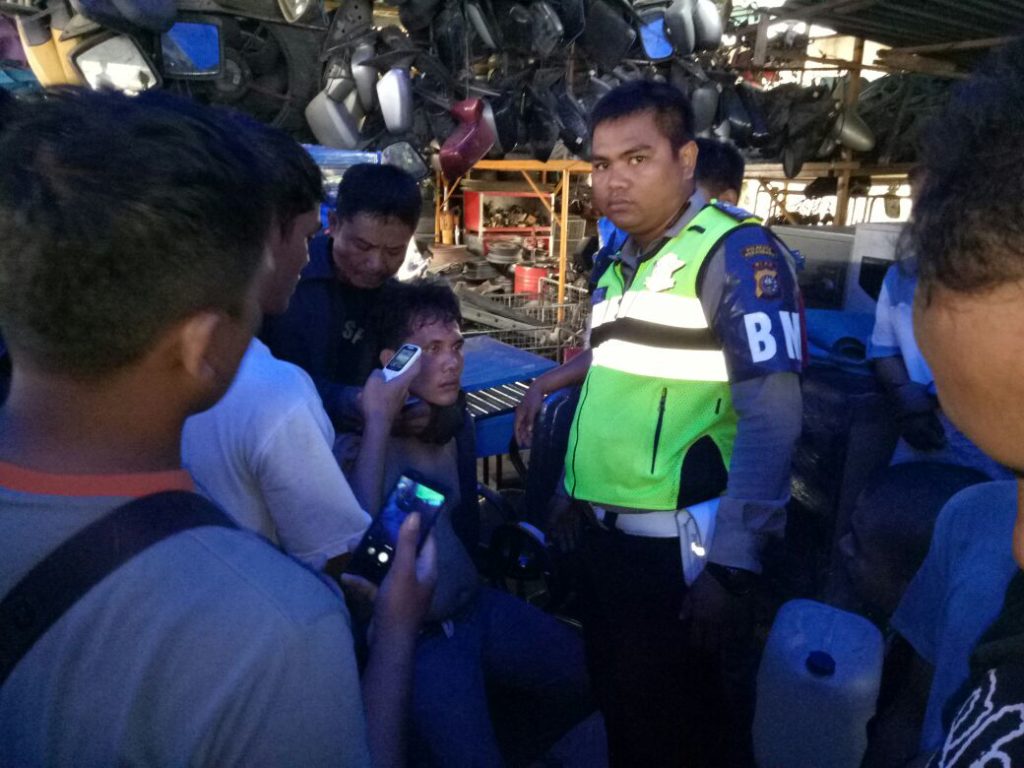 Nekat Beraksi Di Sore Hari, Satu Pelaku Jambret Babak Belur Di Amuk Massa