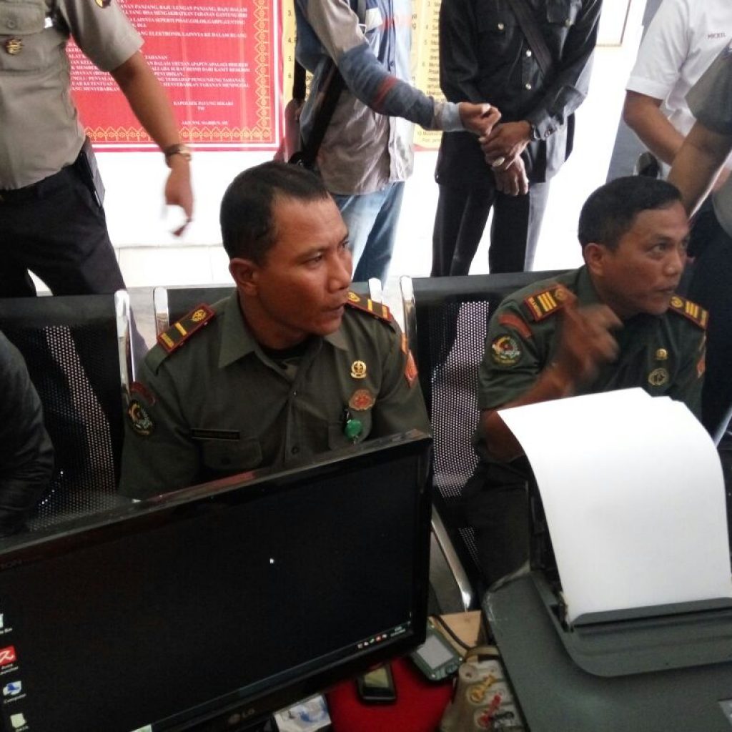 Mengaku Sebagai Satuan Khusus Bela Negara Tiga Pria Ini Ditahan