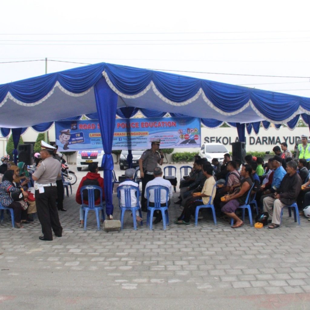 Mega Road Show Police Education, Jumat 30 Desember 2016 Sat Lantas Sosialisasikan Tertib Berlalu Lintas Di 10 Lokasi