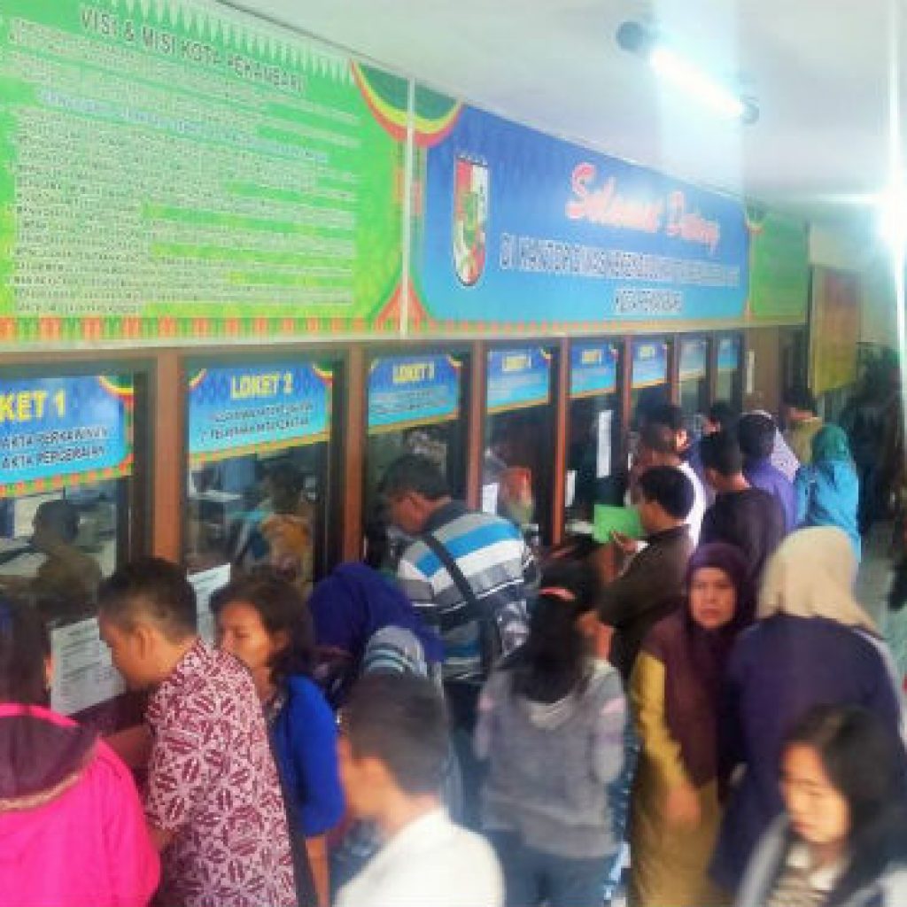 Pengurusan KTP dan KK Ramai di Disdukcapil