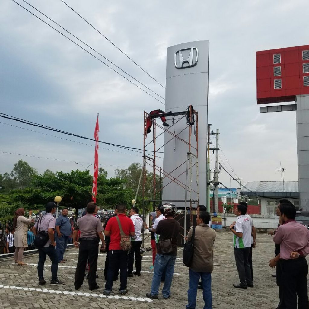 Jasad Korban Sengatan Listrik Dievakuasi, Korban Alami Luka Gosong
