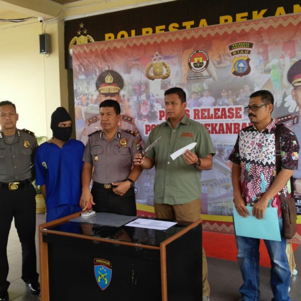 Terkuak..!! Ini Alasan IS Melakukan Penikaman Terhadap Pasangan Suami Istri Di Tenayan Raya