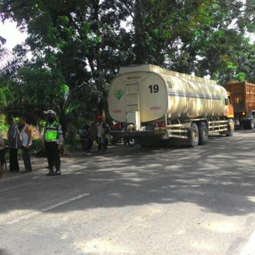 Puluhan Kendaraan Bertonase Berat Yang Melintasi Jalan SM. Amin Ditilang Polantas