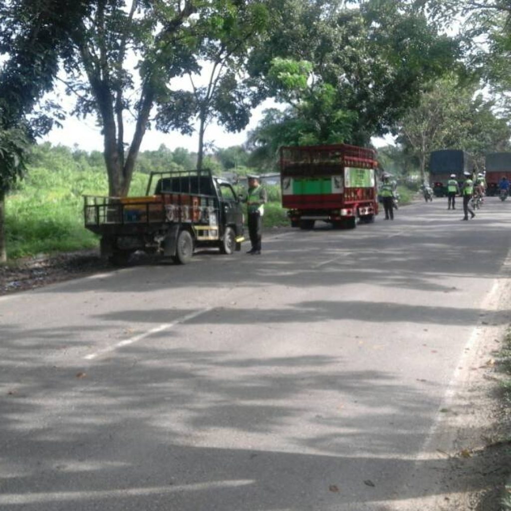 Langgar Rambu Larangan, Puluhan Kendaraan Bertonase Berat Ditilang Polantas