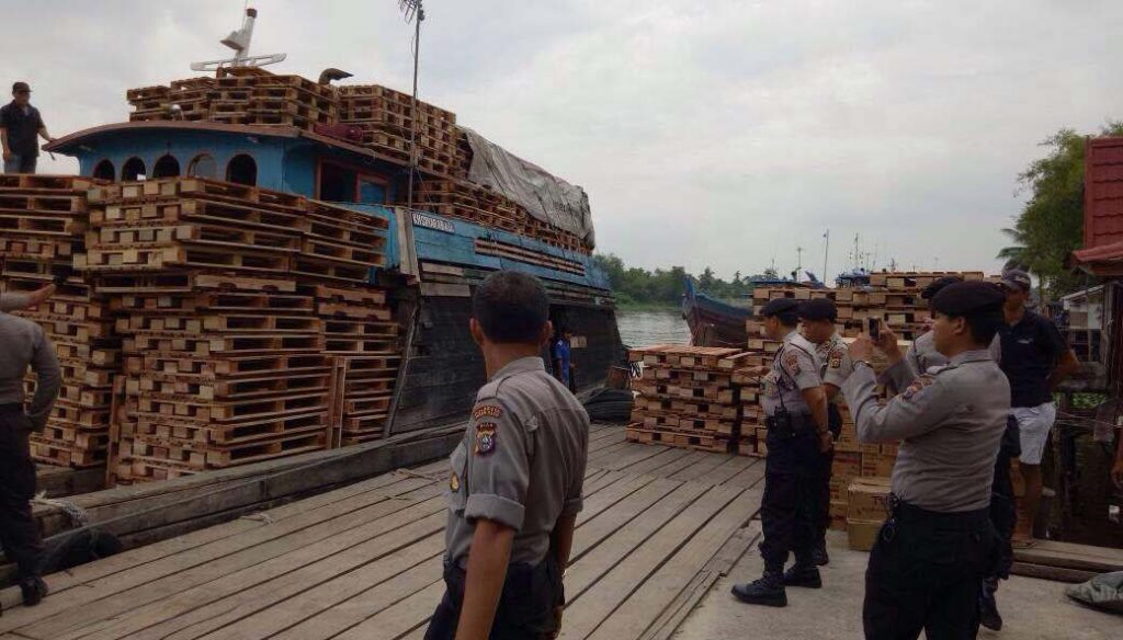 Antisipasi Masuknya Barang Illegal, Sat Sabhara Patroli Ke Pelabuhan Rakyat