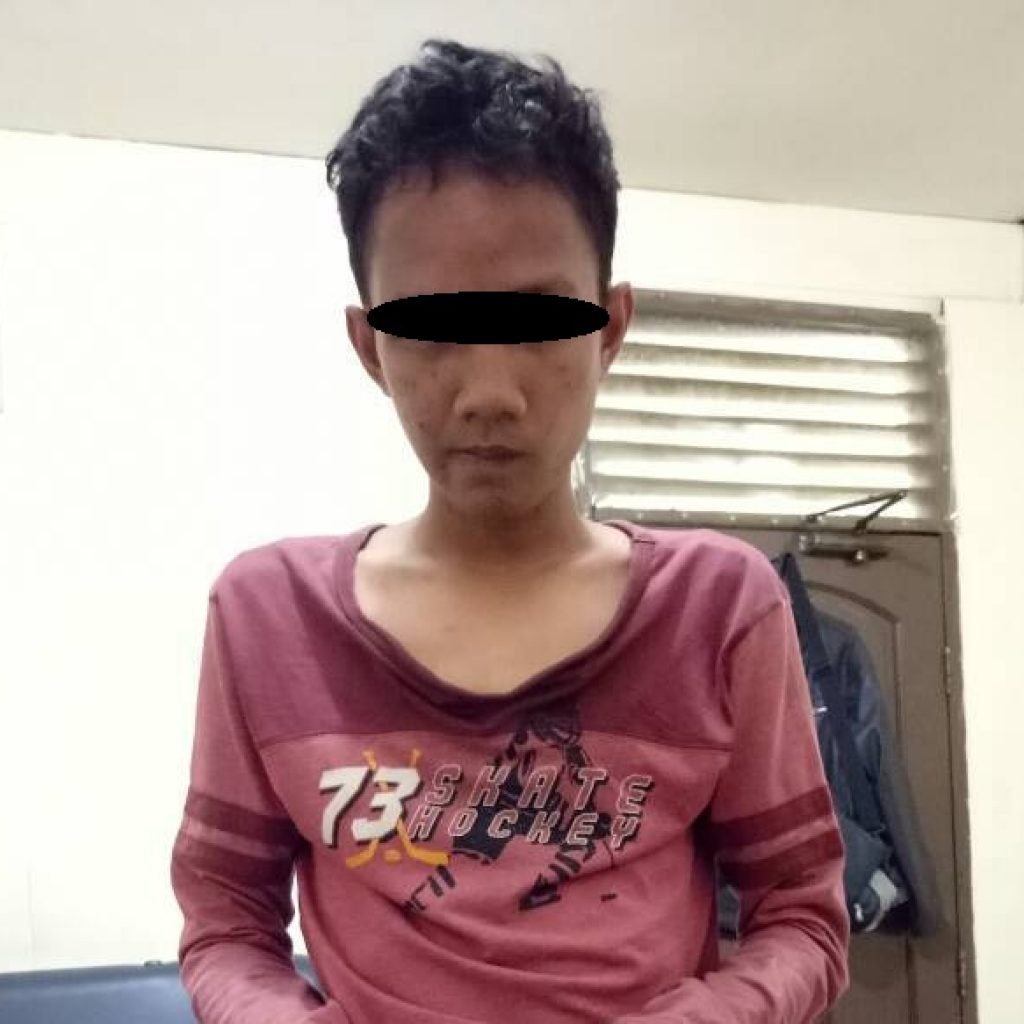 Gugup Diteriaki Oleh Korbannya, Seorang Pelaku Jambret Tabrak Tiang Gapura