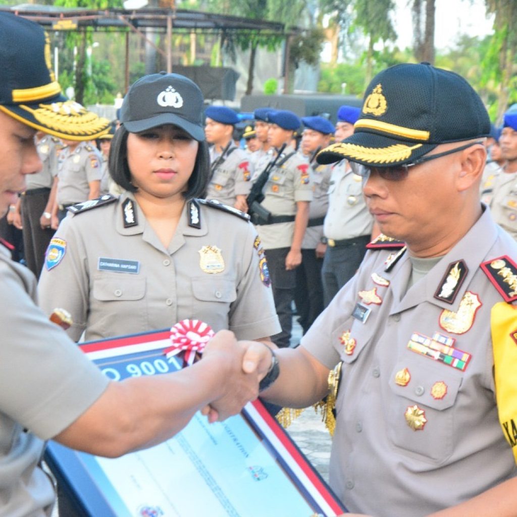 Sukses Mengelola Manajemen Keuangan Dengan Baik, Kapolresta Pekanbaru Diberi Penghargaan Oleh Kapolda Riau