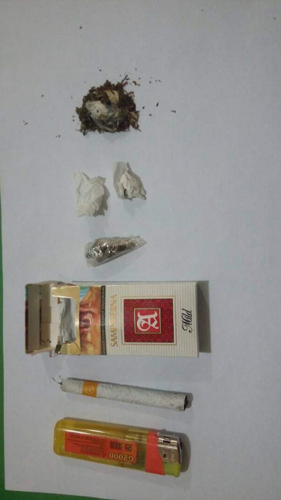 Saat Razia, Polsek Bukit Raya Tangkap Satu Orang Pemuda Sedang Hisap Ganja