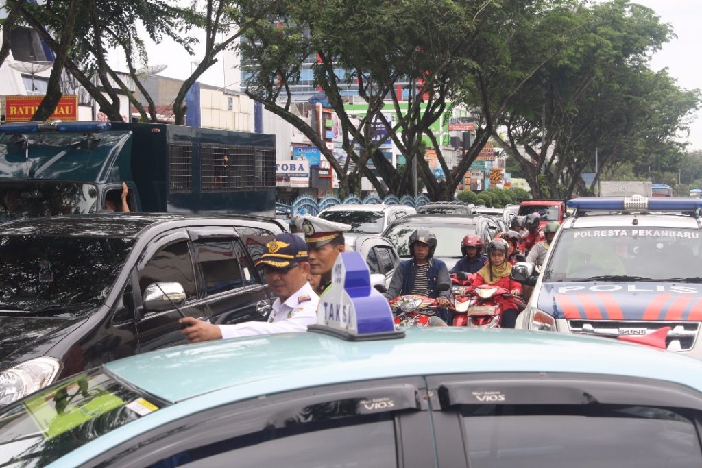 Pusat Perbelanjaan Mulai Ramai Dikunjungi, Sat Lantas Tingkatkan Patroli Urai Kepadatan