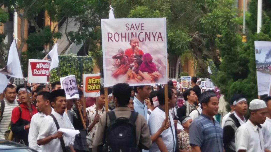 Gelar Aksi Kemanusiaan Untuk Rohingya, Ratusan Massa Lakukan Penggalangan Dana