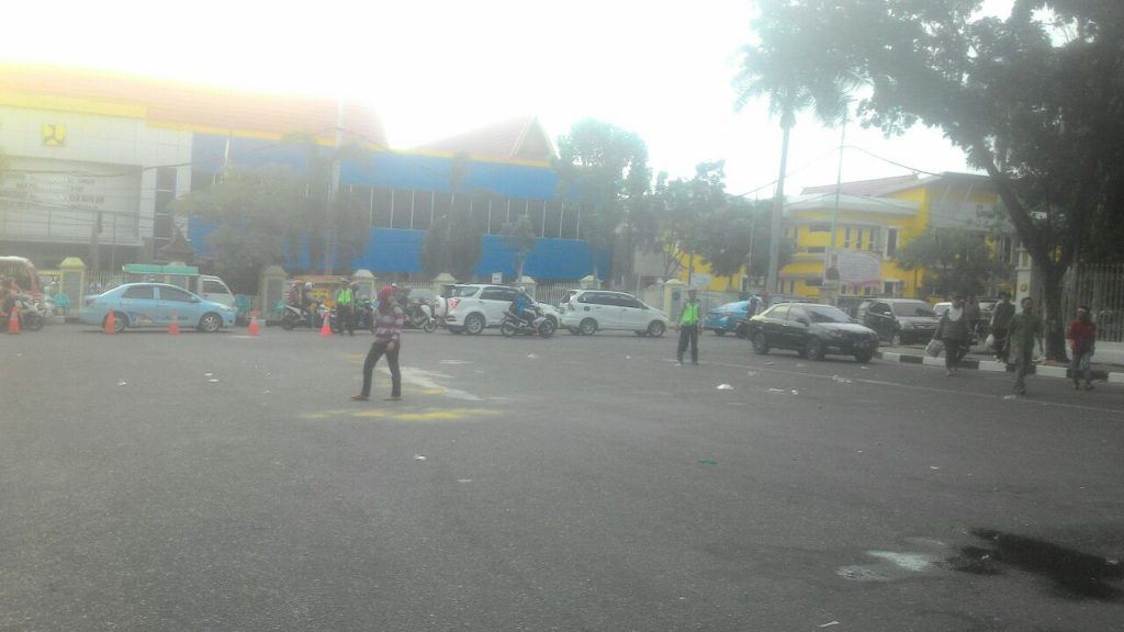 Usai Bertemu Gubernur, Massa Meninggalkan Lokasi Unjuk Rasa, Arus Lalin Di Jalan Sudirman Kembali Normal