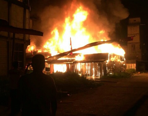 Diduga Karena Arus Pendek, Empat Kios Di Kec. Reteh Dilalap Api