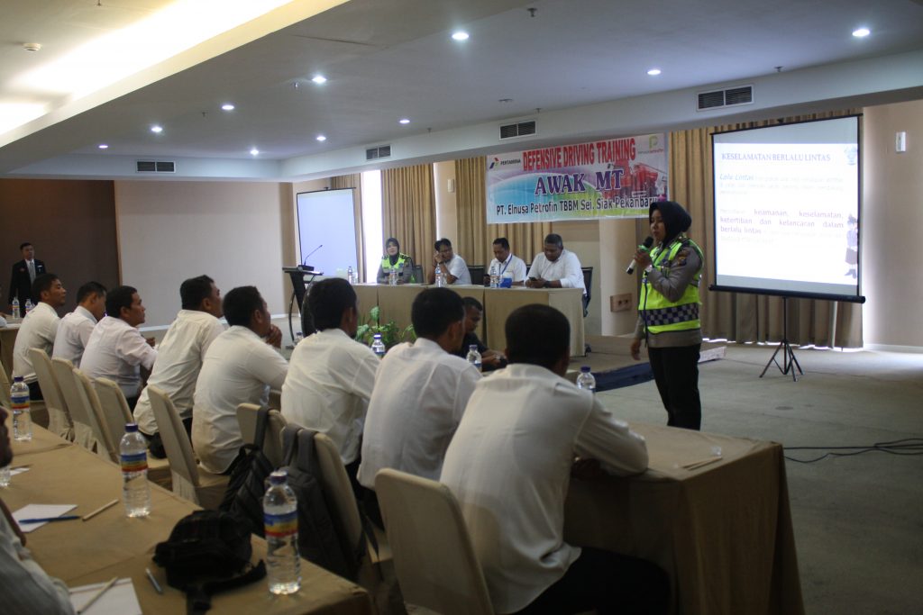 Satlantas Polresta Pekanbaru Ajarkan Safety Driving Kepada Puluhan Karyawan PT Elnusa Petrofin TBBM Siak Pekanbaru