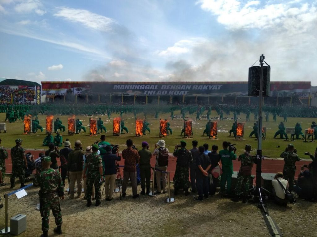 Aksi Pasukan TNI AD Pukau Masyarakat Saat Peringatan Hari Juang Kartika Ke-72 Di Pekanbaru