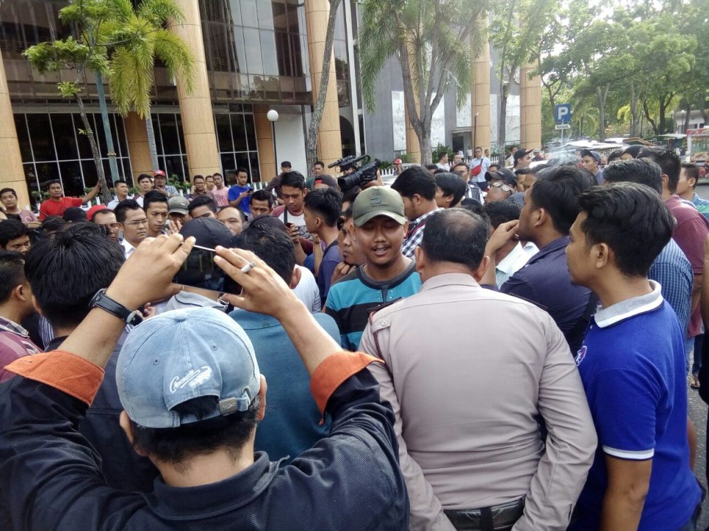 Diduga Tak Terima Rekannya Dipukuli, Ratusan Sopir Transportasi Online Gelar Aksi Solidaritas