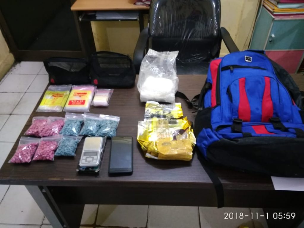 Polsek Lima Puluh ringkus tiga pelaku kepemilikan shabu dan ekstasi
