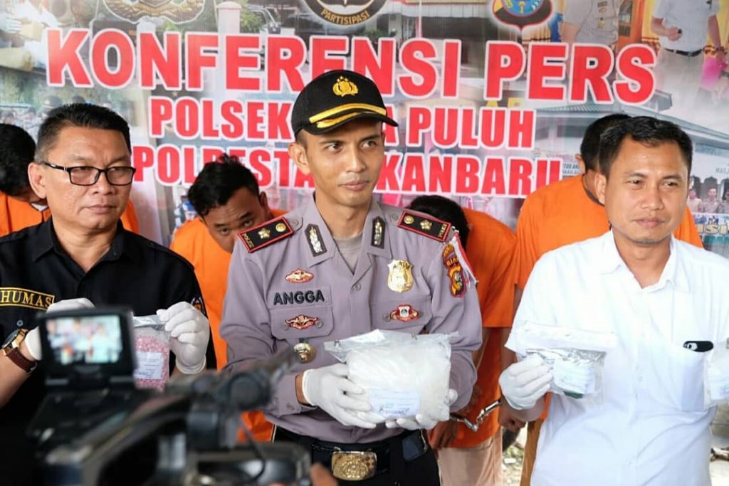 Empat Pengedar Narkoba Dibekuk Polsek Lima Puluh Diperumahan Mewah