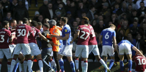 Pelaku Penyerangan Gelandang Aston Villa Dijatuhi Hukuman Penjara
