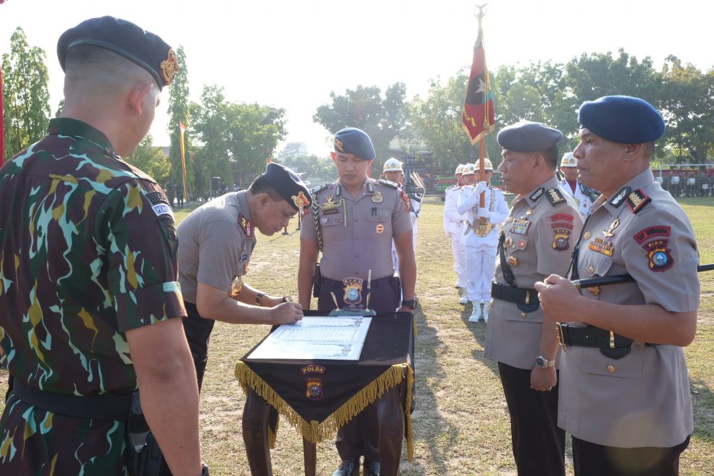 Kapolda Pimpin Upacara Sertijab Kasat Brimob Polda Riau