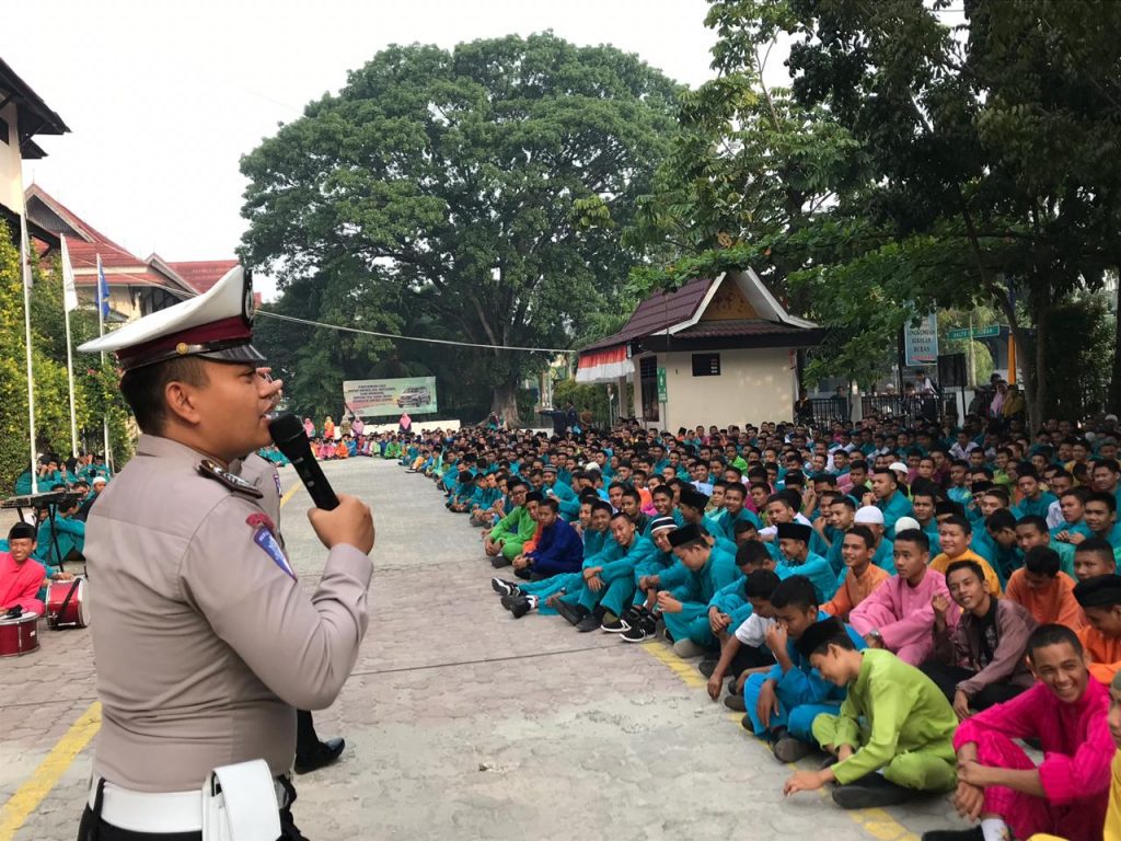 Kunjungi SMK Negeri 2 Pekanbaru, 2300 Pelajar Diberikan Edukasi Tertib Berlalu Lintas