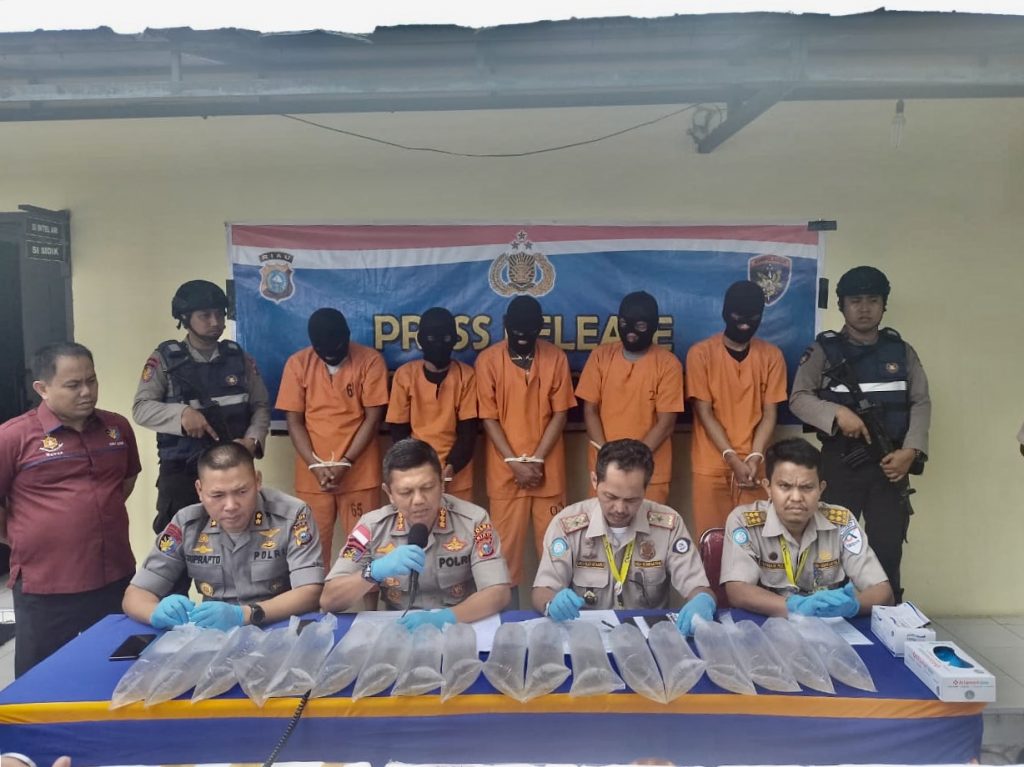 Polda Riau Gagalkan Penyelundupan 35.350 Baby Lobster