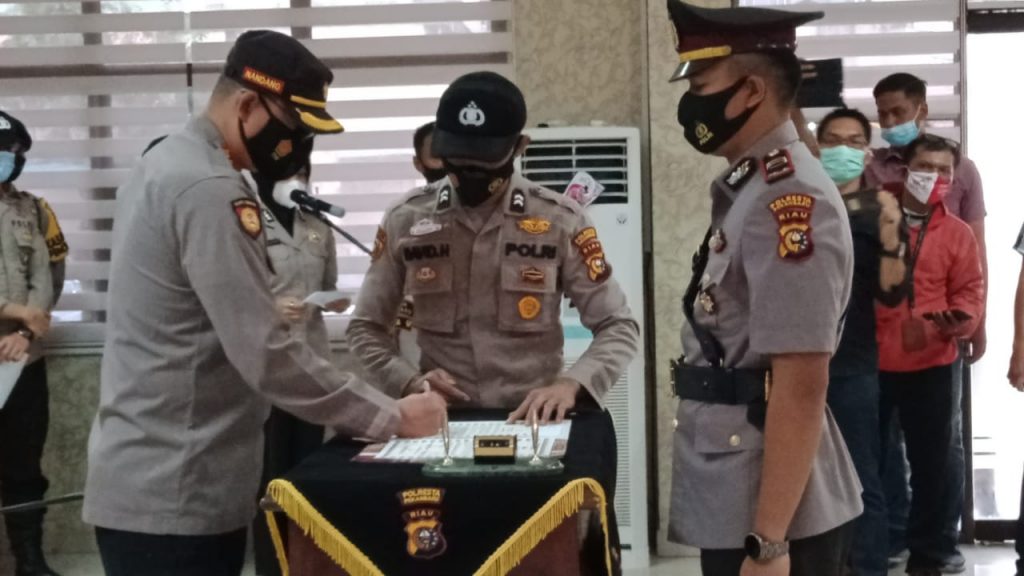 Kapolresta Pekanbaru Pimpin Sertijab Kapolsek Tenayan Raya dan Kapolsek Payung Sekaki.