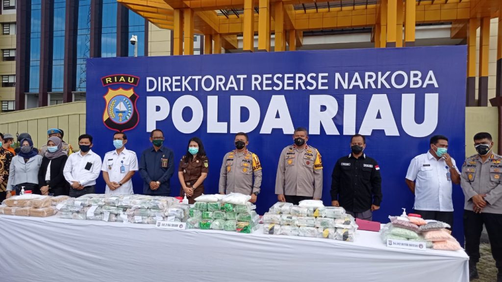Polda Riau Musnahkan Ratusan Kilogram Shabu Sitaan