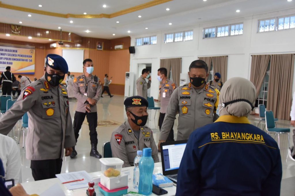 Kapolda Riau Cek Langsung Pelaksanaan Vaksinasi Personil Brimob