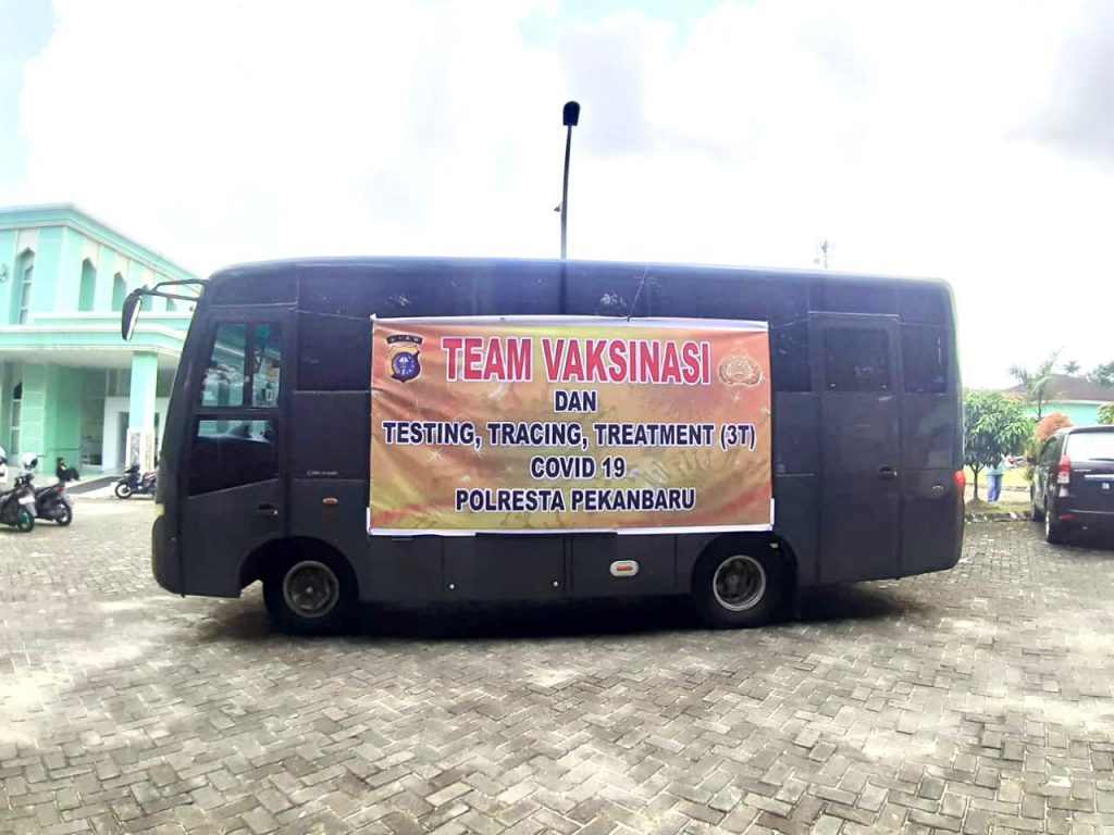 Siapkan 20 Unit Armada, Polda Riau Gelar Vaksin Warga Door To Door