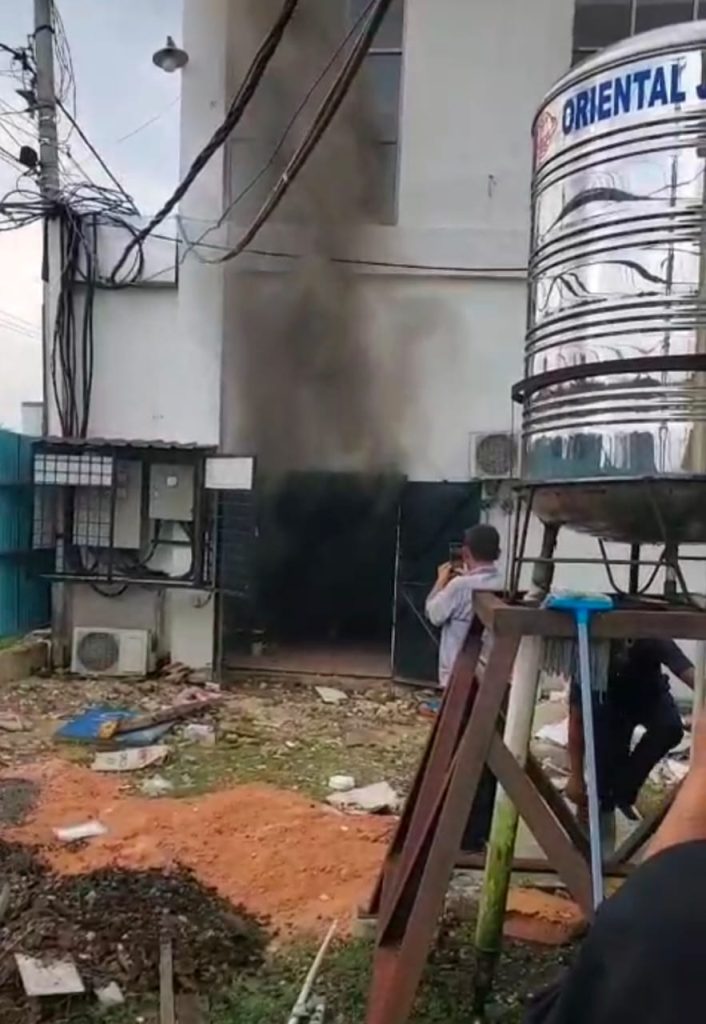 Kepulan Asap Gegerkan RSUD Perawang, Diduga Akibat Konsleting Listrik di Ruang Panel