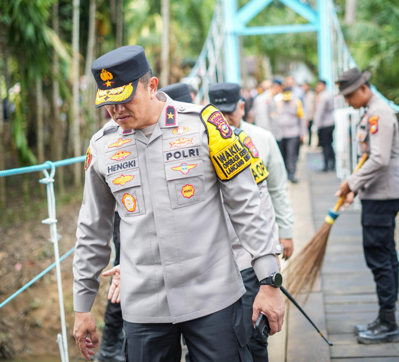Wakapolda Riau Tinjau Pembangunan Jembatan Gantung Merah Putih Presisi di Rohul