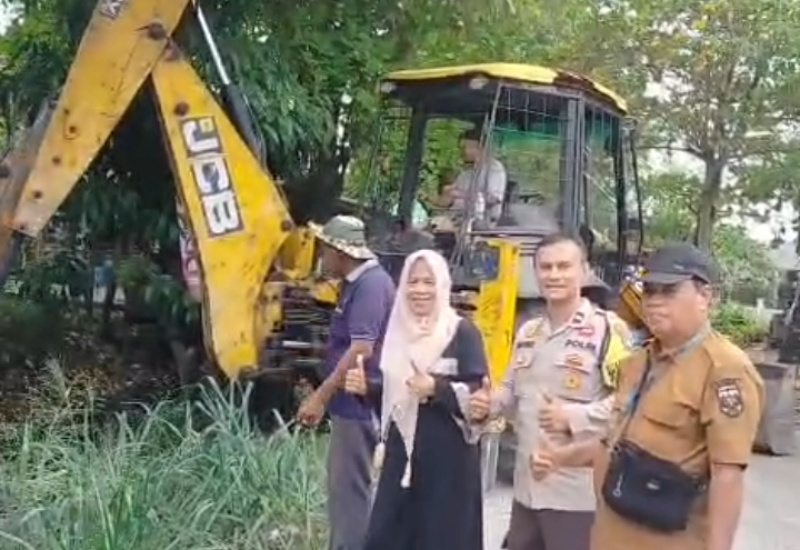 Cegah Banjir, Masyarakat Tuah Karya Sambut Positif Goro Bersama Polsek Binawidya Pekanbaru
