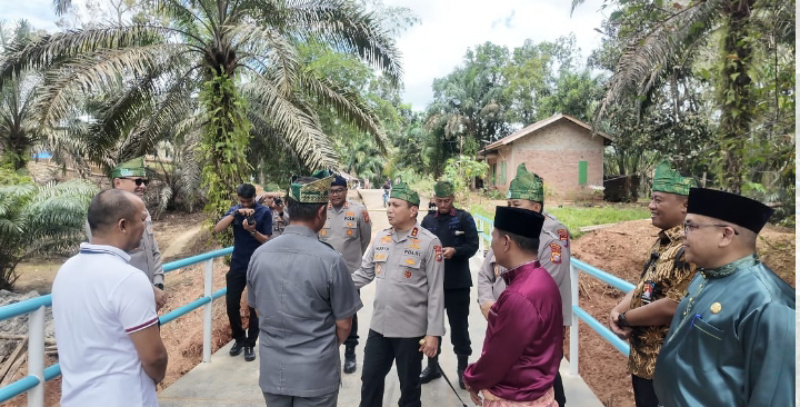 Kapolda Riau Kunjungi Pembangunan Jembatan di Desa Lubuk Agung Kampar
