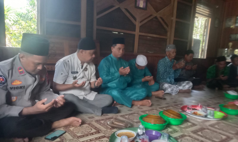 Kapolsek Teluk Meranti Gelar Doa Bersama sebagai Tanda Dimulainya Pembangunan Jembatan Merah Putih Presisi Tahap II