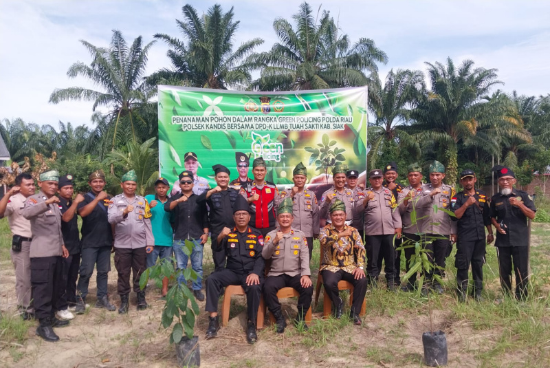 Polsek Kandis Tanam 100 Pohon di Telaga Sam Sam, Penguatan Program Green Policing untuk Penghijauan Lingkungan